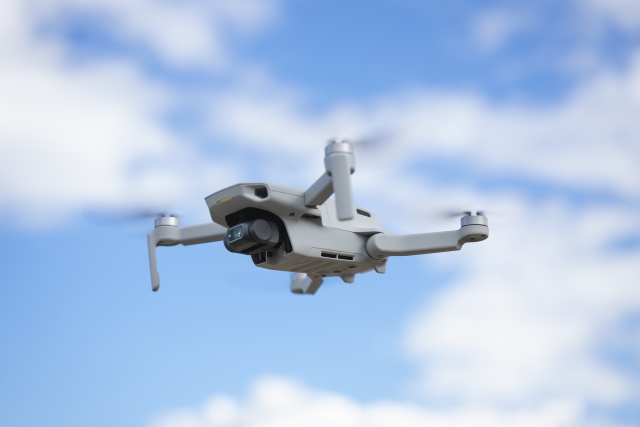 高所部分はドローンでしっかり＆スピード調査